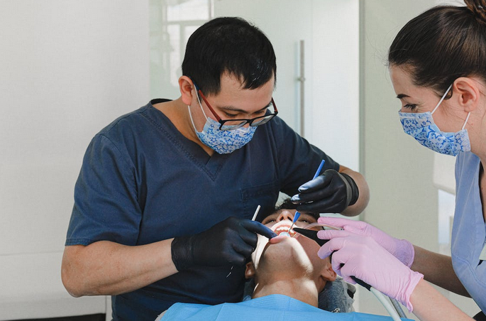 Why Becoming a Dental Assistant Is Worth It